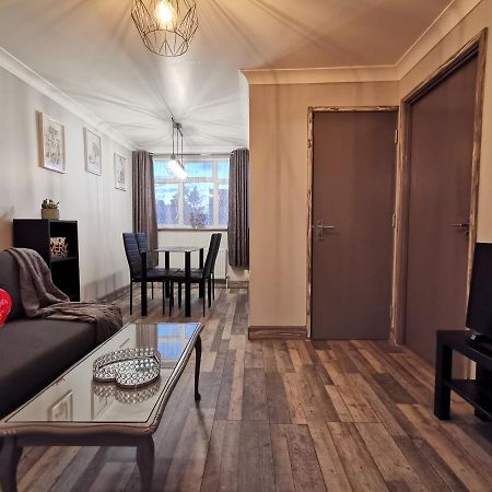 Palaz 2 - 2 Bedroom Flat Edmonton Luaran gambar