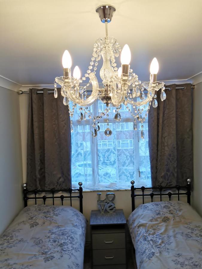 Palaz 2 - 2 Bedroom Flat Edmonton Luaran gambar