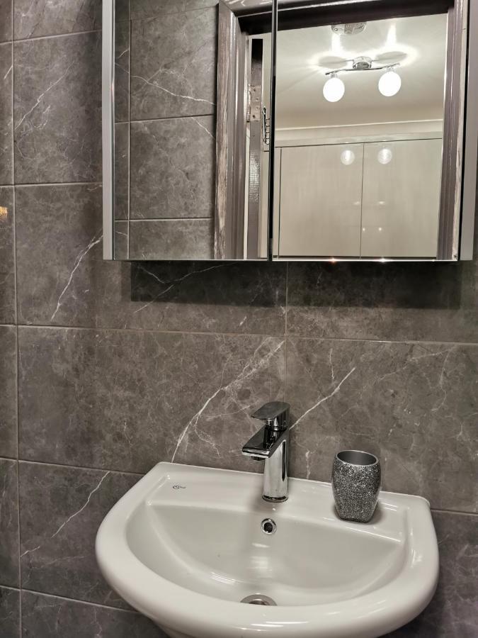 Palaz 2 - 2 Bedroom Flat Edmonton Luaran gambar