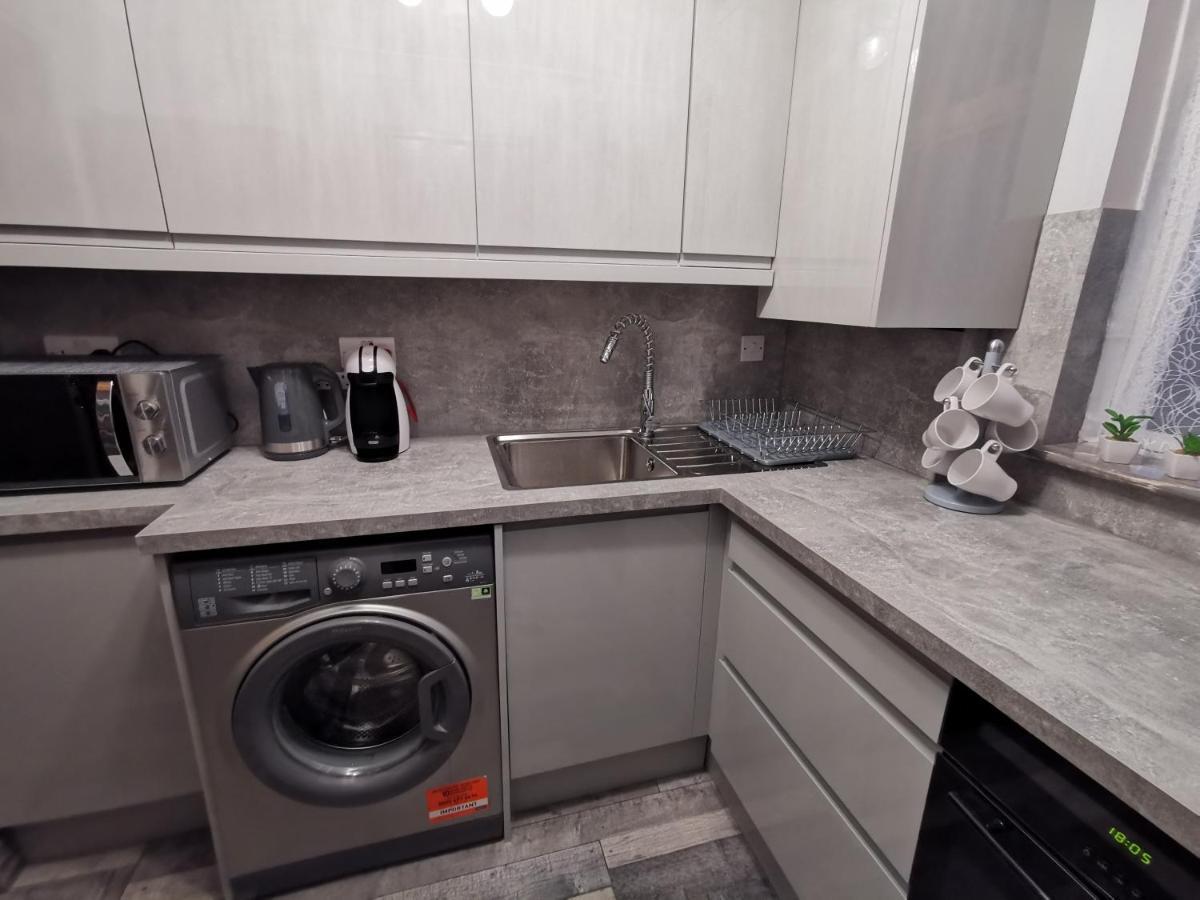 Palaz 2 - 2 Bedroom Flat Edmonton Luaran gambar