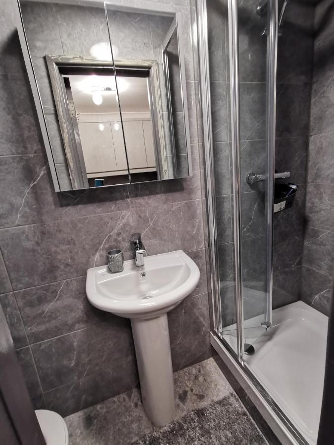 Palaz 2 - 2 Bedroom Flat Edmonton Luaran gambar