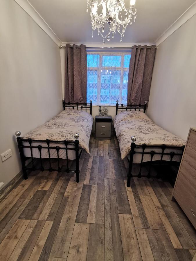 Palaz 2 - 2 Bedroom Flat Edmonton Luaran gambar