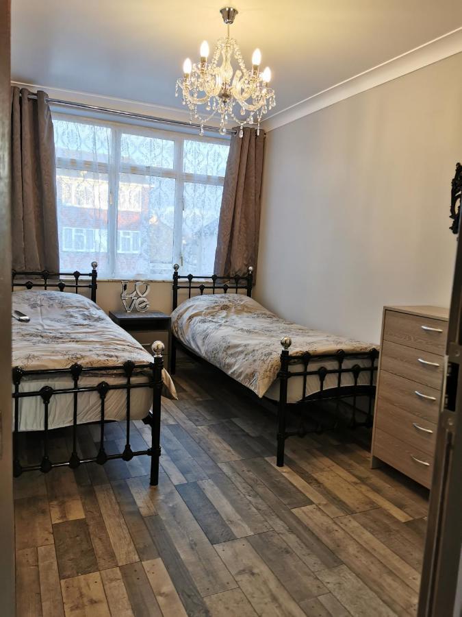 Palaz 2 - 2 Bedroom Flat Edmonton Luaran gambar