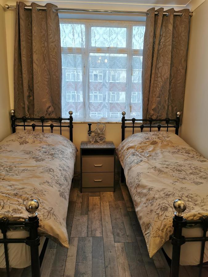 Palaz 2 - 2 Bedroom Flat Edmonton Luaran gambar