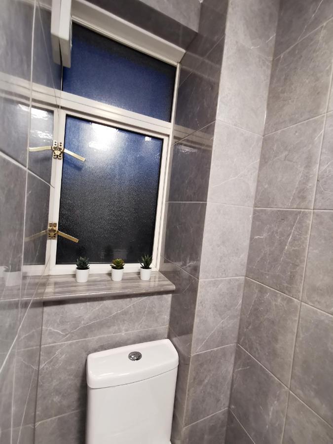 Palaz 2 - 2 Bedroom Flat Edmonton Luaran gambar