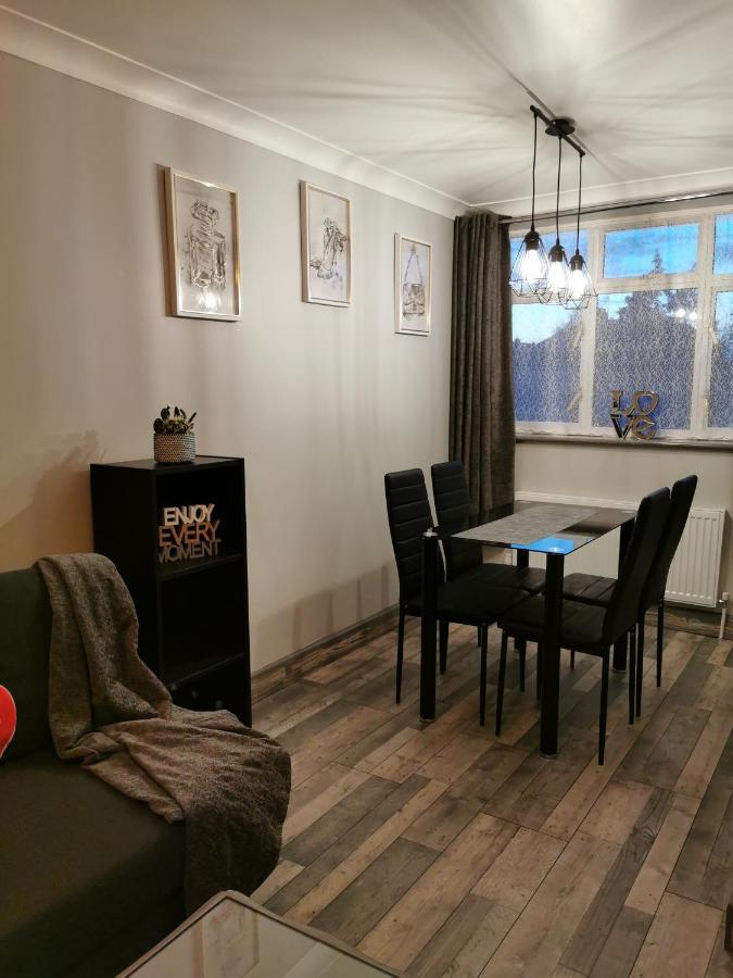 Palaz 2 - 2 Bedroom Flat Edmonton Luaran gambar