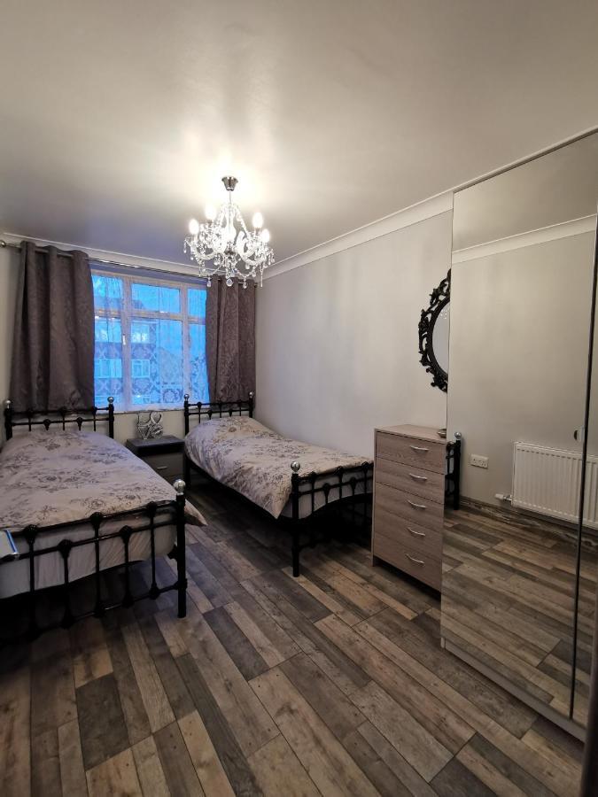 Palaz 2 - 2 Bedroom Flat Edmonton Luaran gambar