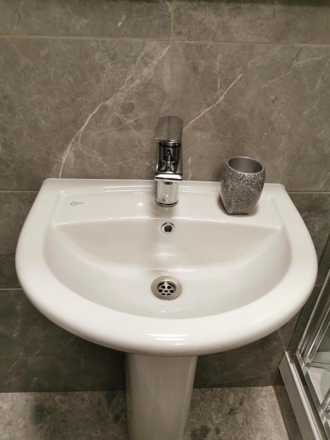 Palaz 2 - 2 Bedroom Flat Edmonton Luaran gambar