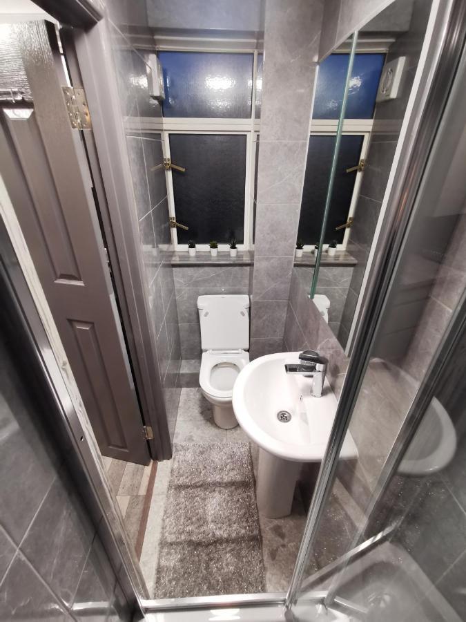 Palaz 2 - 2 Bedroom Flat Edmonton Luaran gambar